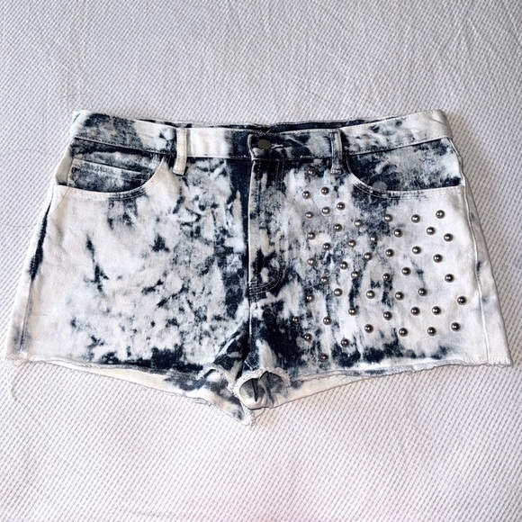 SALE❣️ VINTAGE CUTOFF JEAN SHORTS ACID WASH STUDDED | CUTOFF JEAN SHORTS - Picture 1 of 5